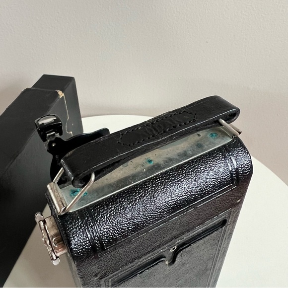 Kodak Black Vintage Camera - Picture 7 of 9